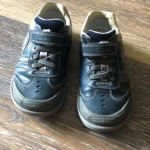 Boys 9 Clarks Light Up Shoes